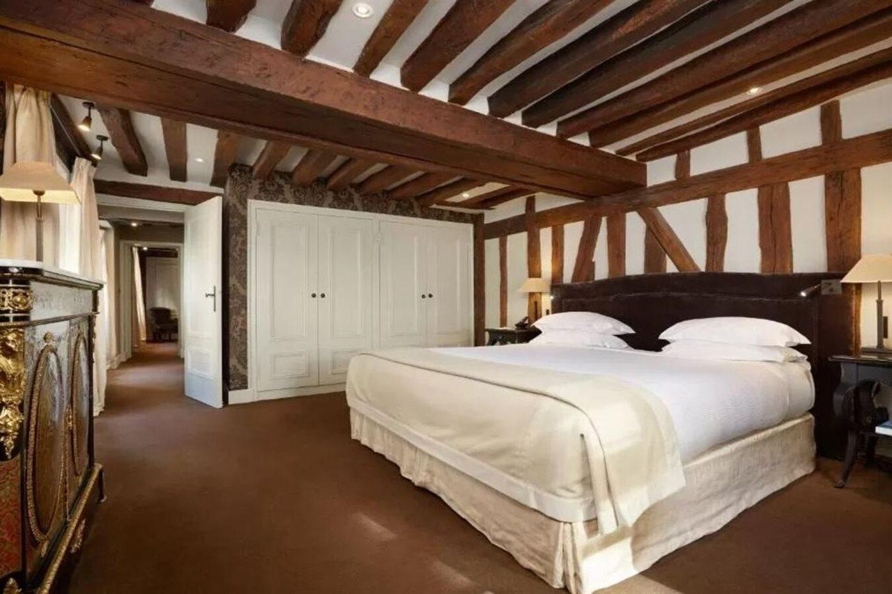 Hotel Le Pavillon De La Reine 5*
