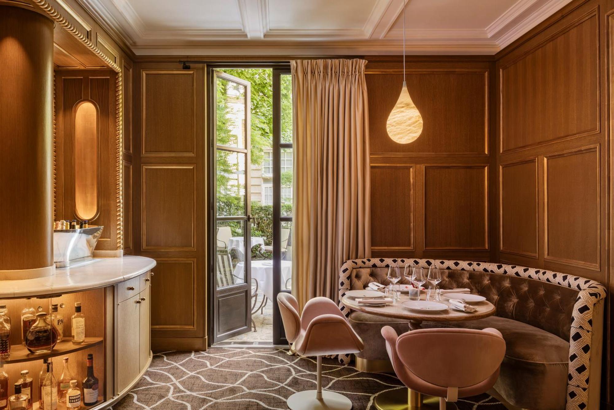 Hotel Le Pavillon De La Reine Paris
