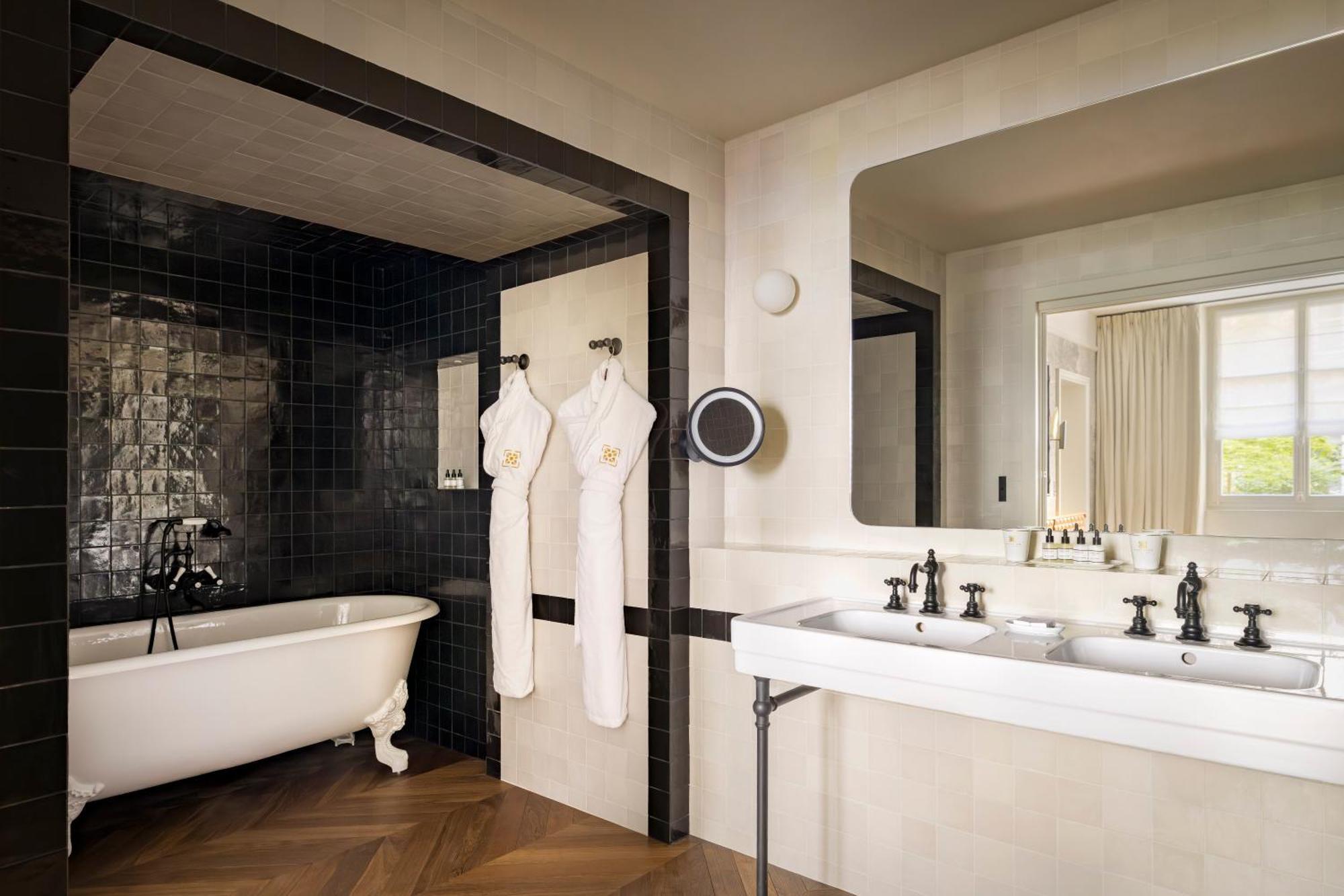 Le Pavillon De La Reine 5* Paris