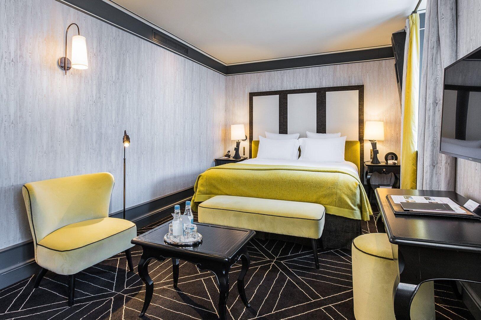 Le Pavillon De La Reine & Hotel Paris