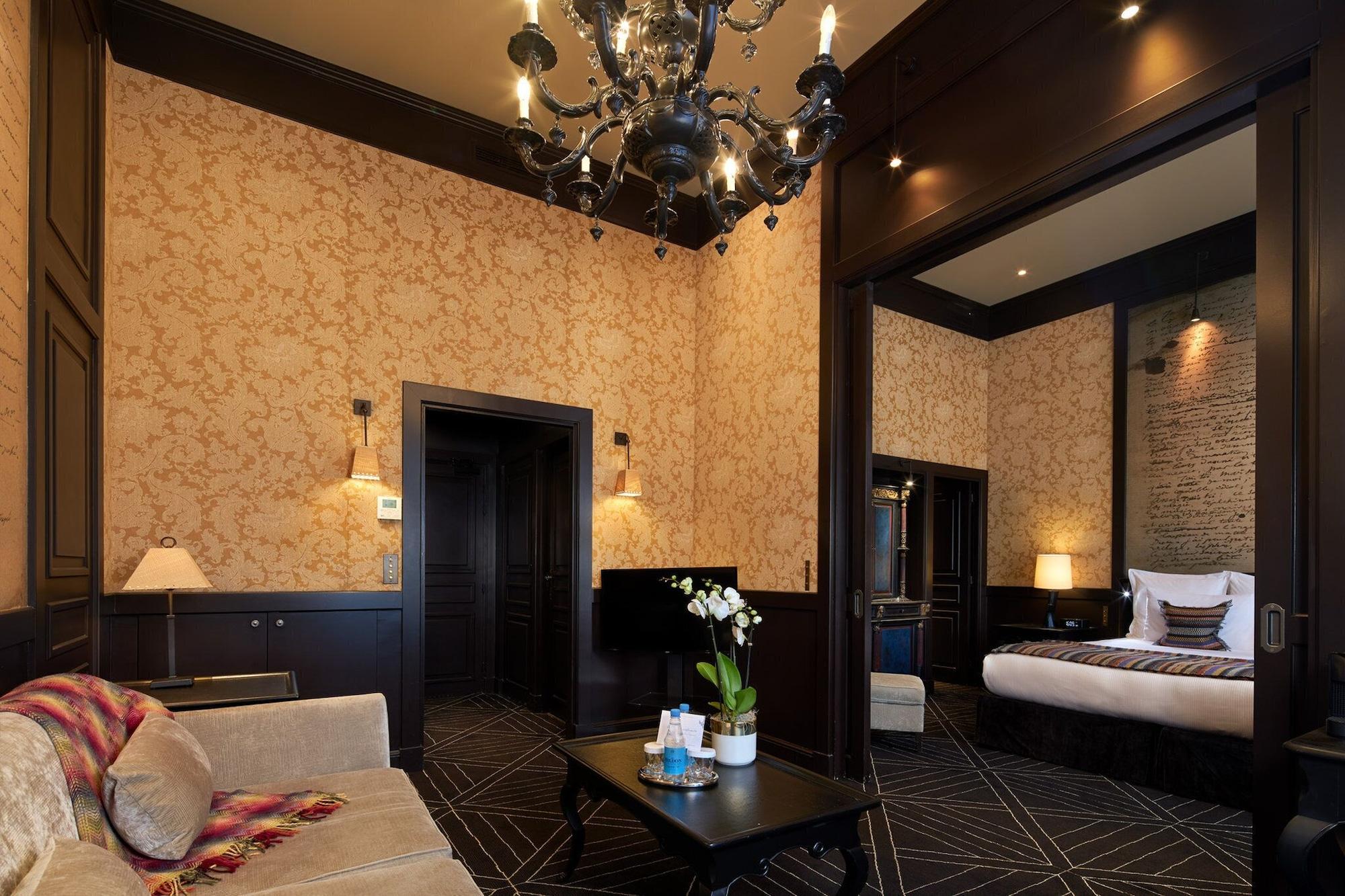 Le Pavillon De La Reine & Hotel Paris