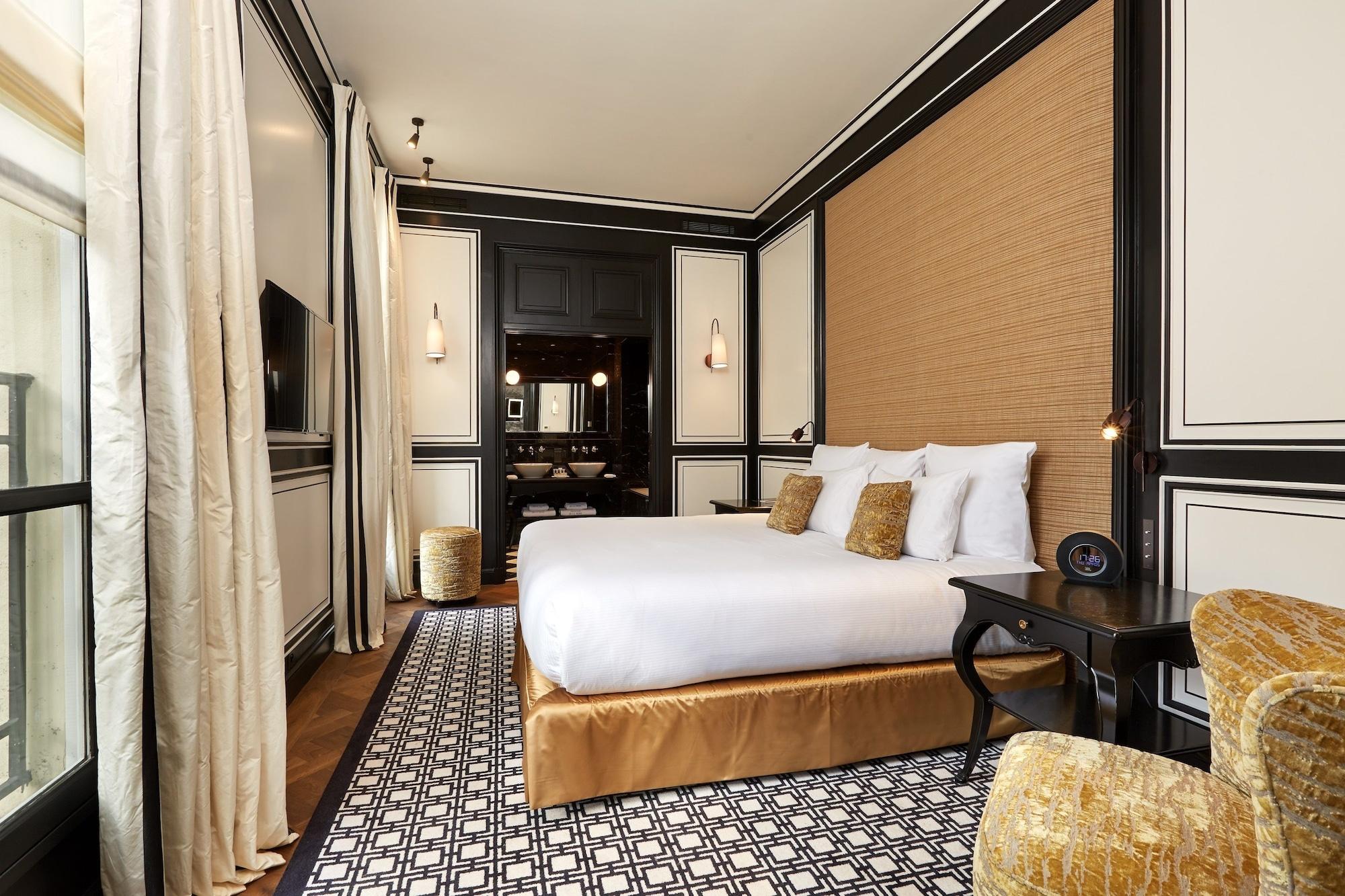 Le Pavillon De La Reine & Hotel Paris