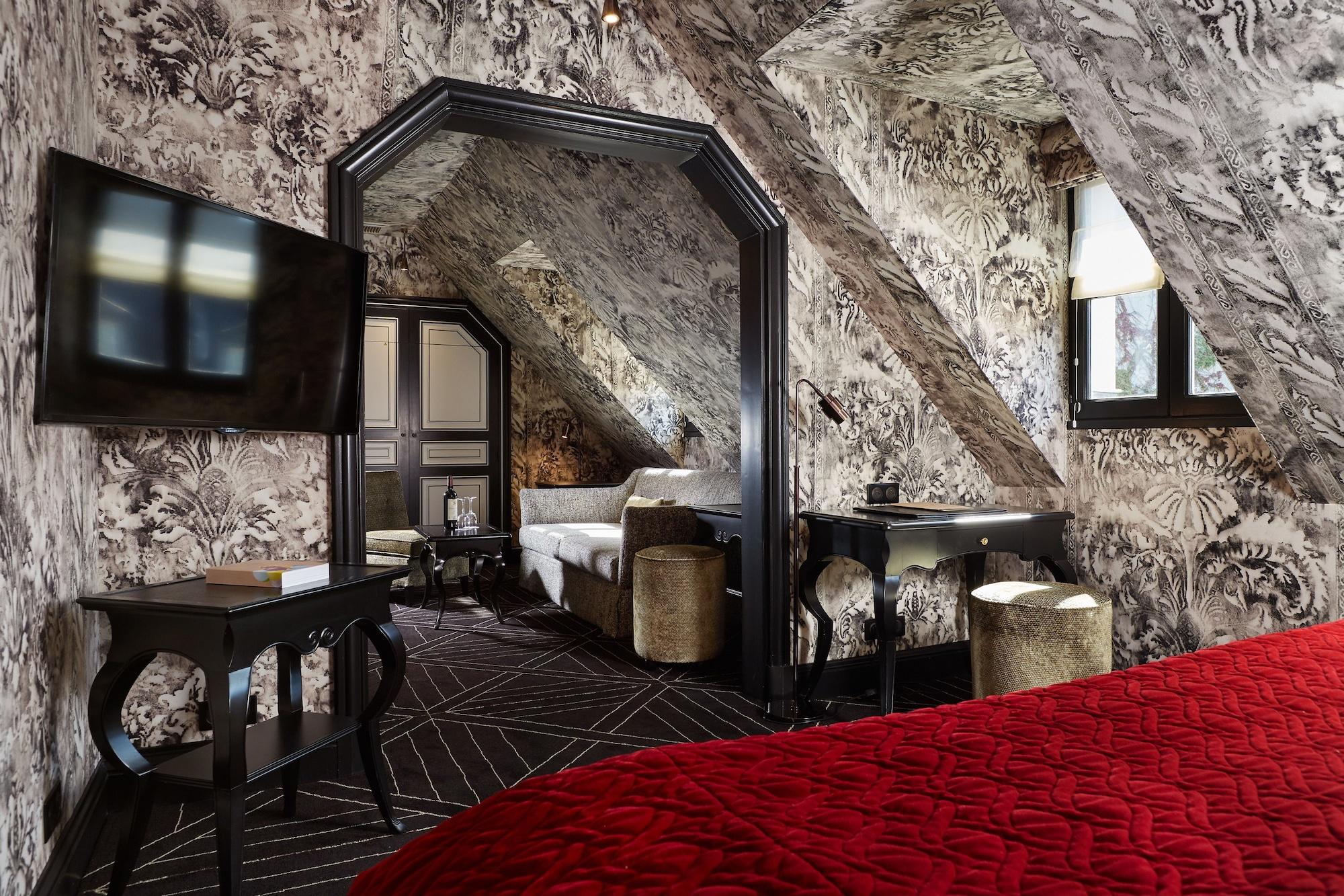 Hotel Le Pavillon De La Reine & Paris